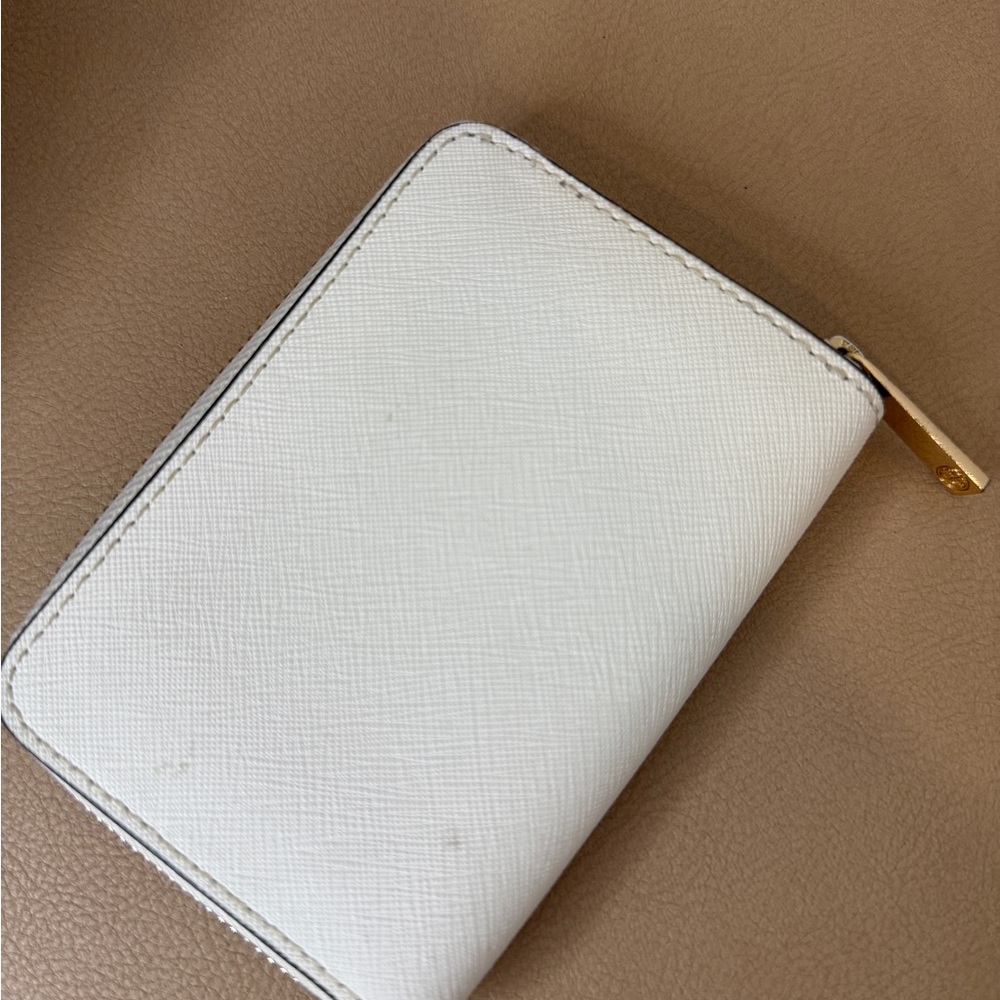 Tory Burch White Saffiano Zip Wallet with Gold Logo - Picture 2 of 3